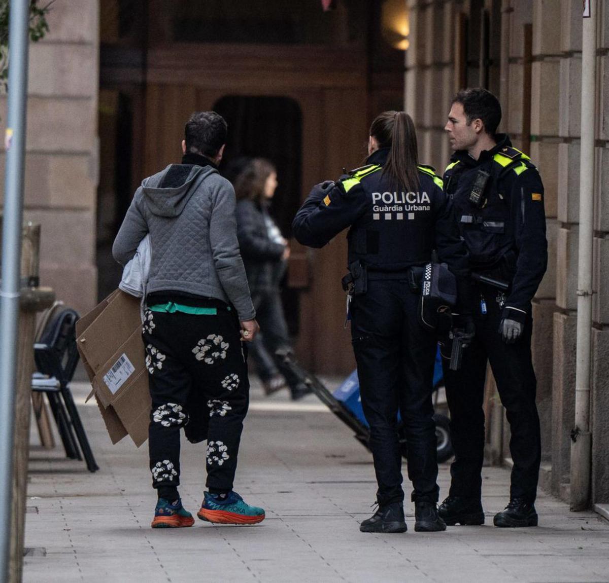 Inquietud al Gòtic per l’aparició de "narcolocals"  a peu de carrer