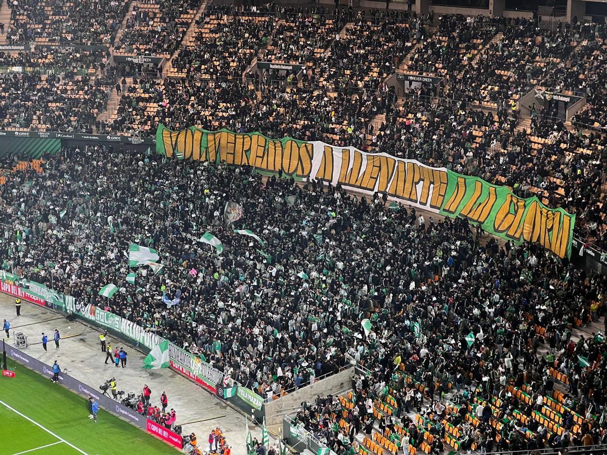 "Volveremos a llevarte a la gloria", tifo en el Betis-Atlético de Copa del Rey