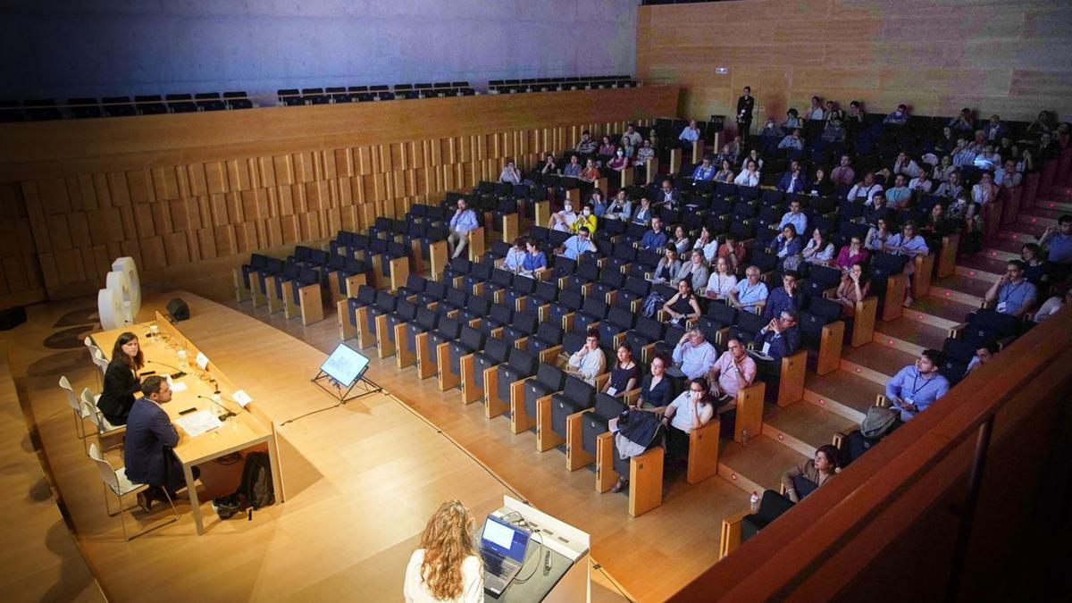 Una de les ponències de la Societat, ahir al Palau de Congressos de Girona. | MARC MARTÍ