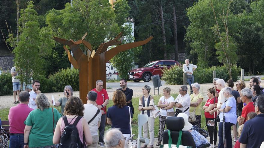 L’«Arbre» de Max Varés presideix el parc de la Guingueta de Fontajau