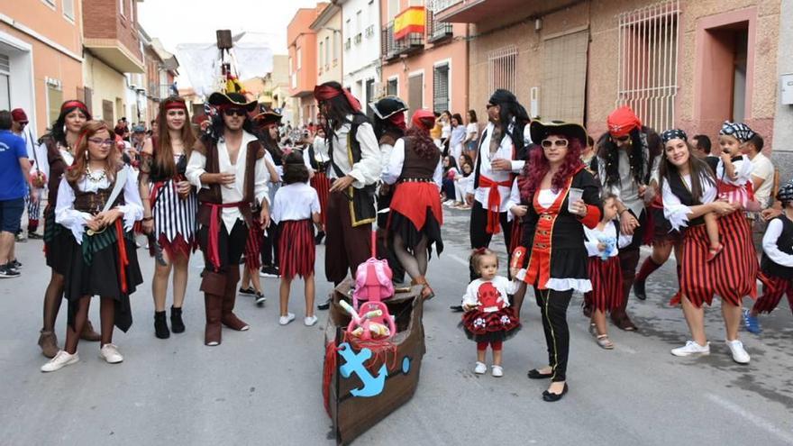 Desfile de comparsas por las fiestas de La Algaida