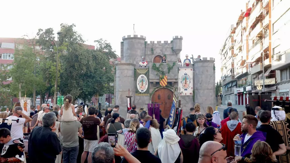 San Blas abre sus Moros y Cristianos con un pregón que reivindica la fuerza de la tradición y la evolución de la fiesta