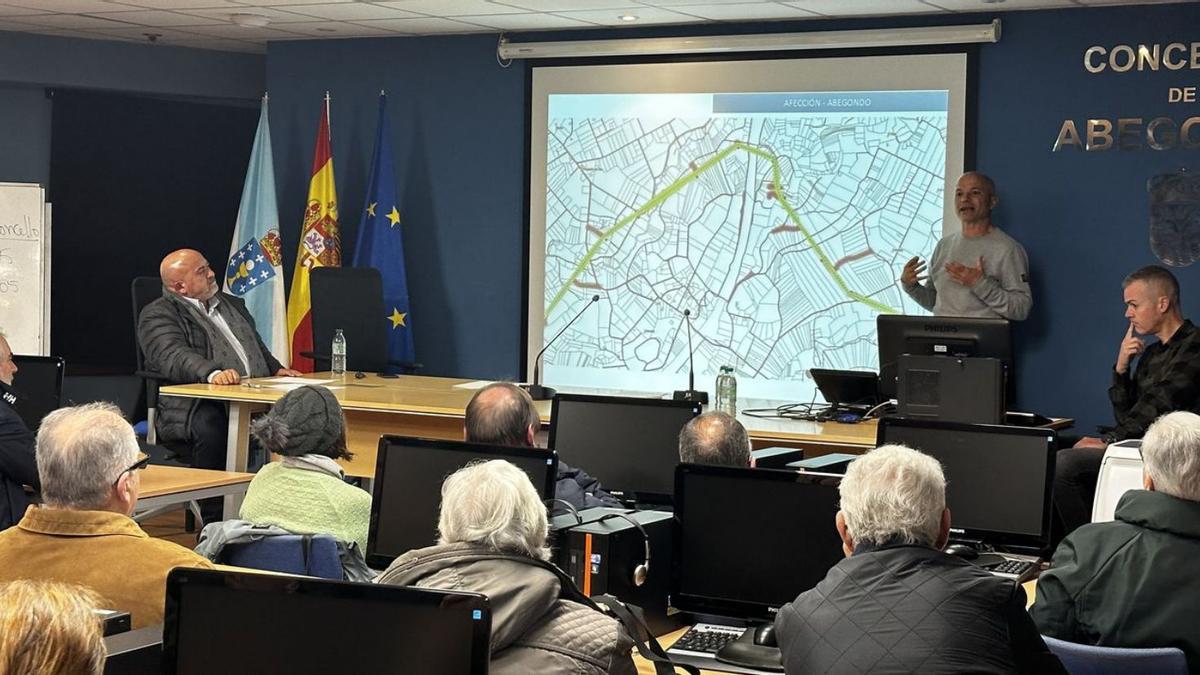 Reunión sobre el proyecto de subestación en Abegondo, en 2023. |  LOC