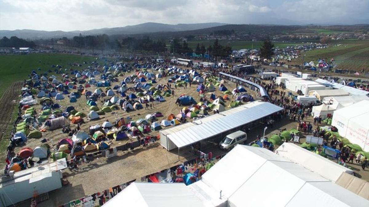 Vista aérea de la frontera con Macedonia en Idomeni, Grecia.