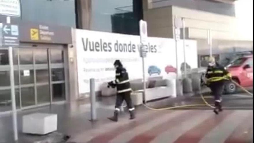 La UME desinfecta el aeropuerto de Manises