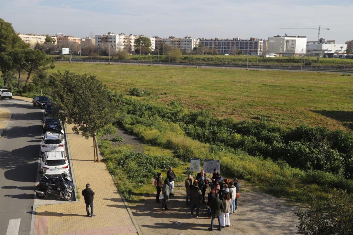 Vista del solar donde se ubicará el futuro parque de Miralbaida.