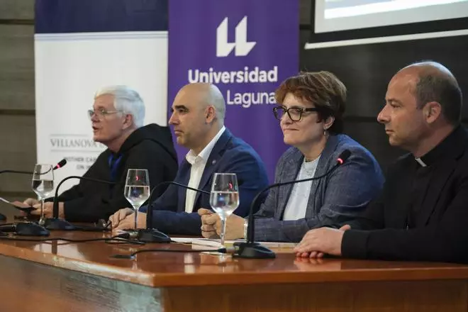 Iglesia, universidades y ONG, juntos por un giro humanista en la gestión de la migración La Laguna