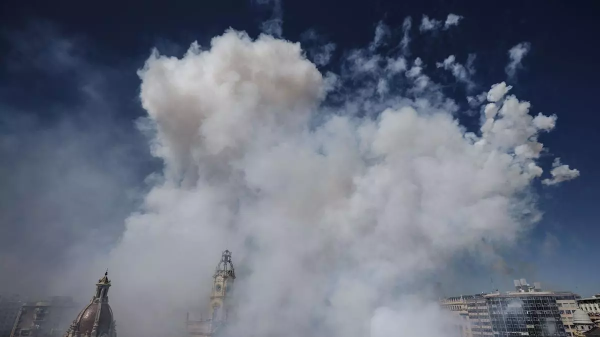 En directo, la mascletà de hoy: Hermanos Caballer disparan su 'Veu del foc'