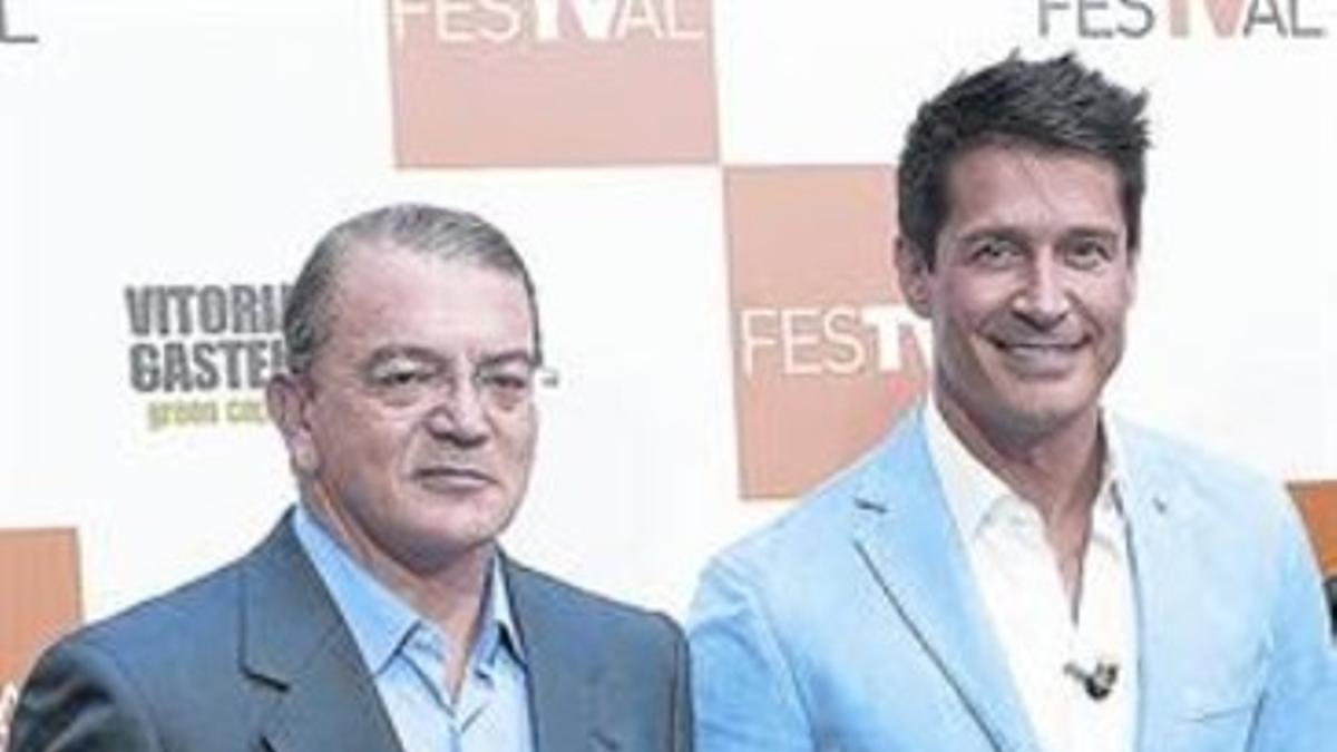 El director de TVE, José Ramón Díez, con Jaime Cantizano, en Vitoria.