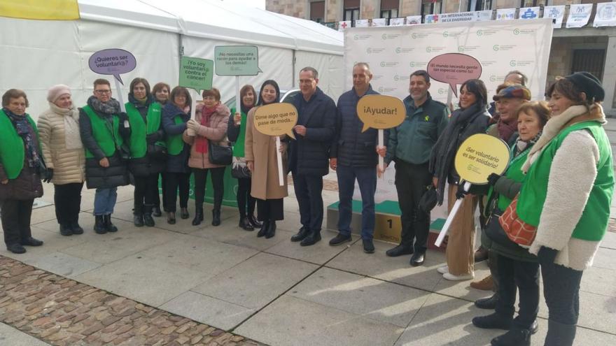 La Asociación Contra el Cáncer reconoce a sus 400 colaboradores.