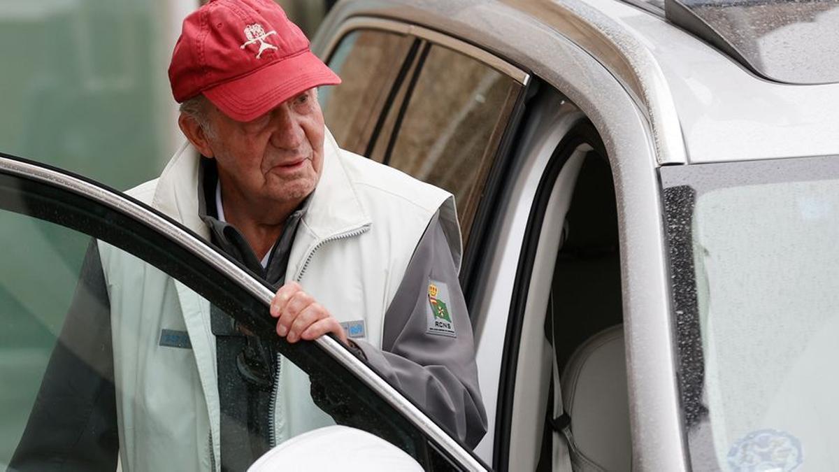 El rey Juan Carlos I durante su visita a Sanxenxo.