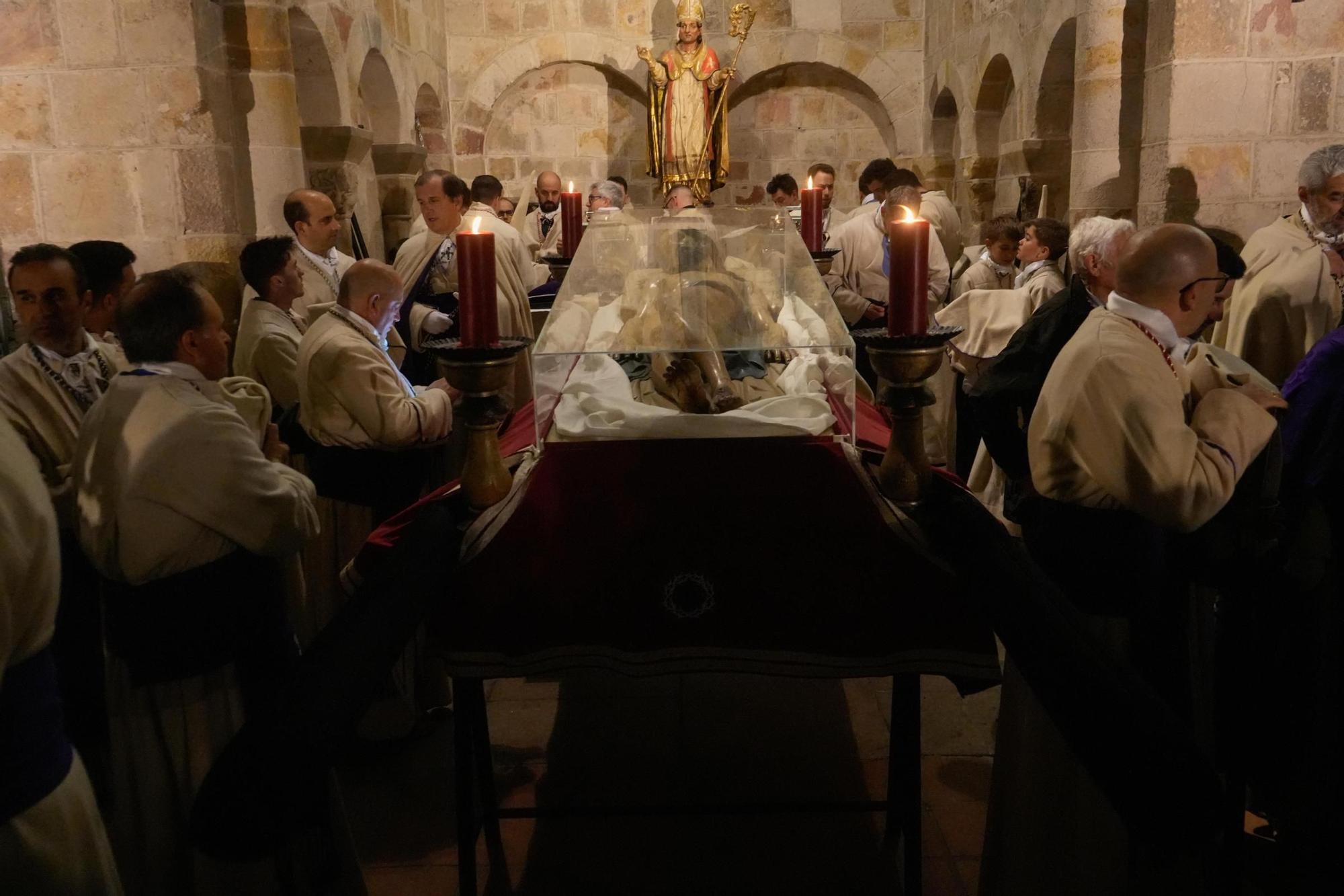 GALERÍA | La procesión del Yacente, en imágenes