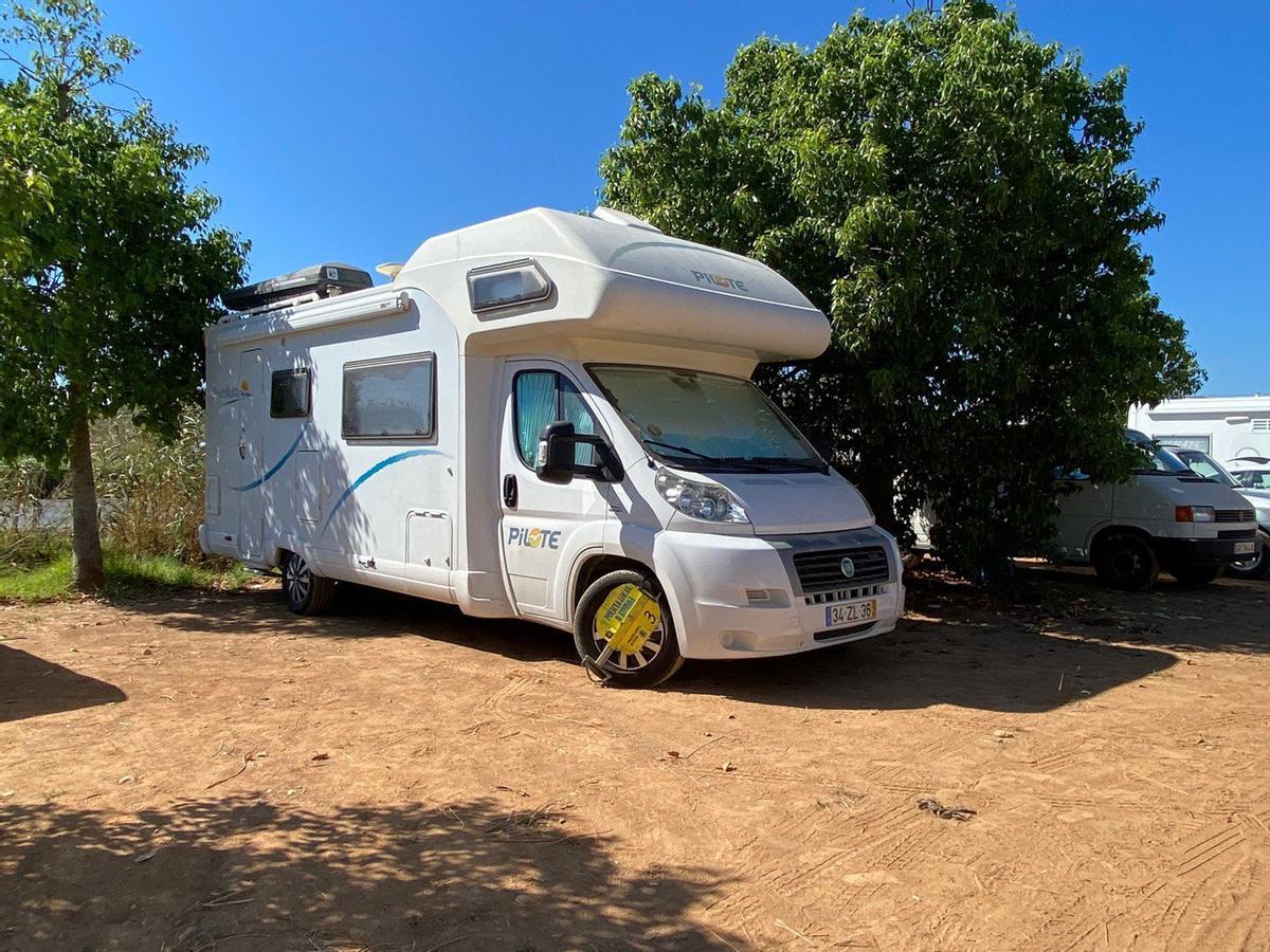 Una de las caravanas inmovilizadas en Ibiza.