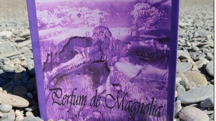 Llibre &quot;Perfum de Magnòlia&quot;