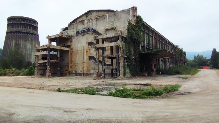 Los &quot;niveles críticos&quot; de contaminación obligarán a derribar dos edificios catalogados de la antigua factoría de Nitrastur, en Langreo