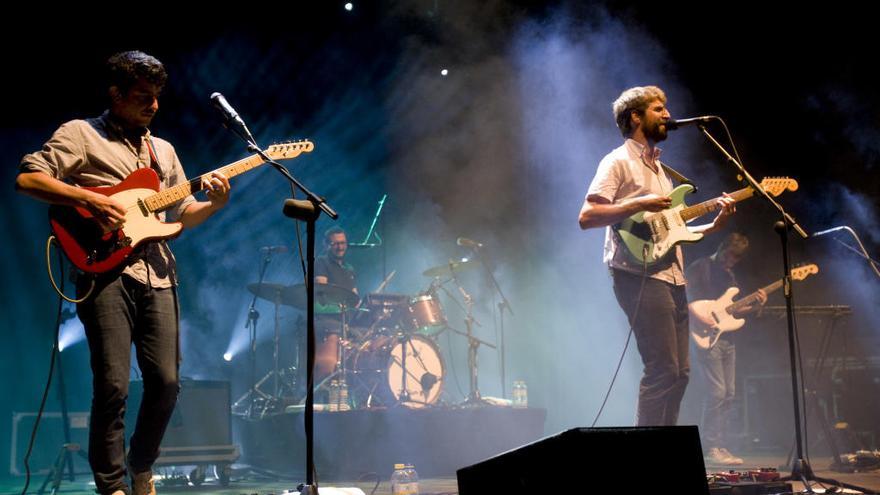 El pop vigoroso y amable de Manel marca el arranque de Nits al Castell