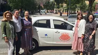 La asociación Sonrisa de Lunares recibe un coche de la Fundación La Caixa