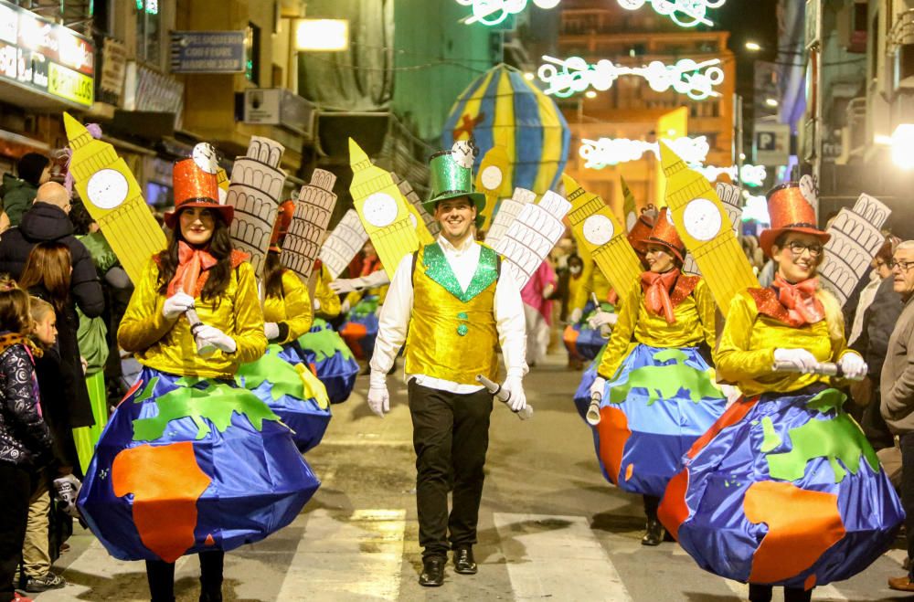 El Carnaval llena Benidorm de disfraces