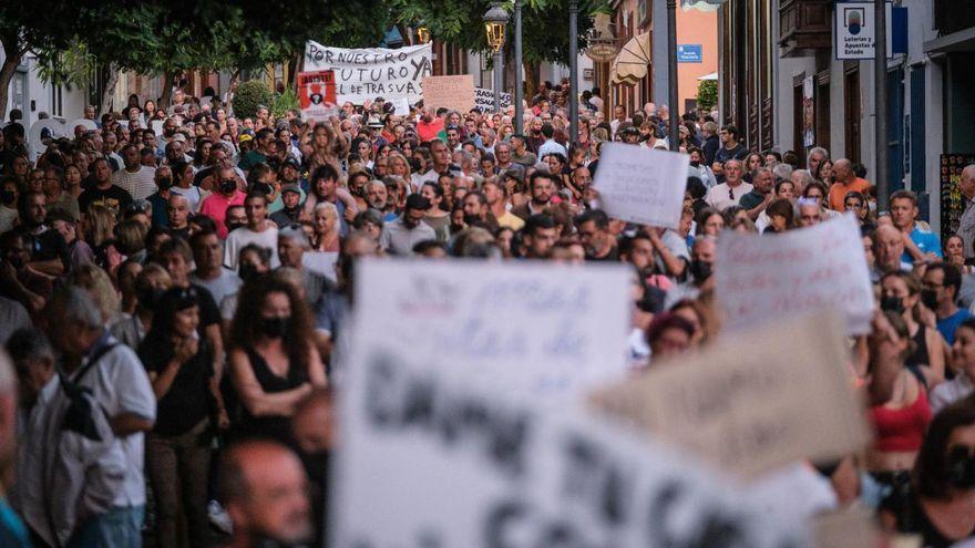 Protestas tras cumplirse un año de la erupción en La Palma.