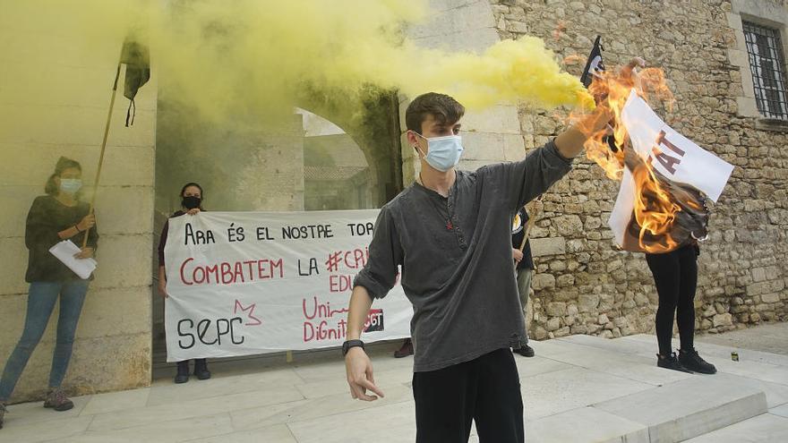 Una de les accions de la concentració d&#039;aquest matí al rectorat de la UdG