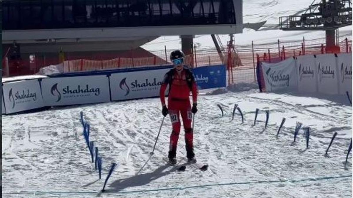 Núria Balaguer, entrant a la meta i aconseguint el segon or