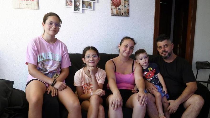 Comer o pagar el alquiler: la odisea de una familia que lleva 13 años a la espera de una VPO en Málaga