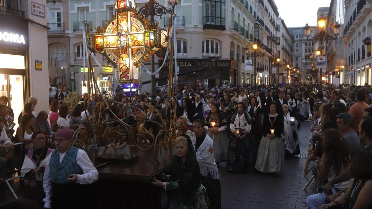 La solemnidad del Rosario de Cristal en la calle Alfonso