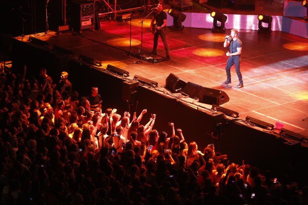 Un momento del concierto  de Alborán en la Plaza de Toros de Alicante.