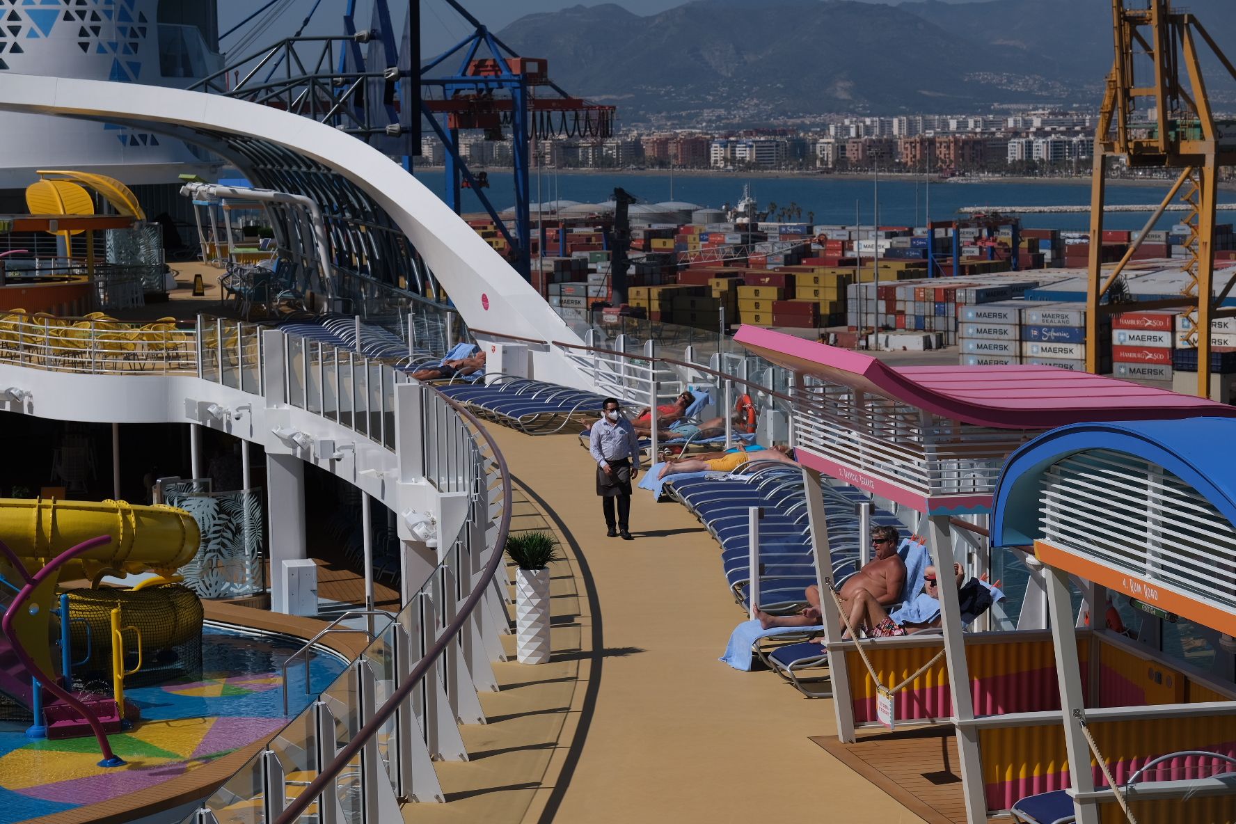 El 'Wonder of the seas', el crucero más grande del mundo, en el puerto de Málaga