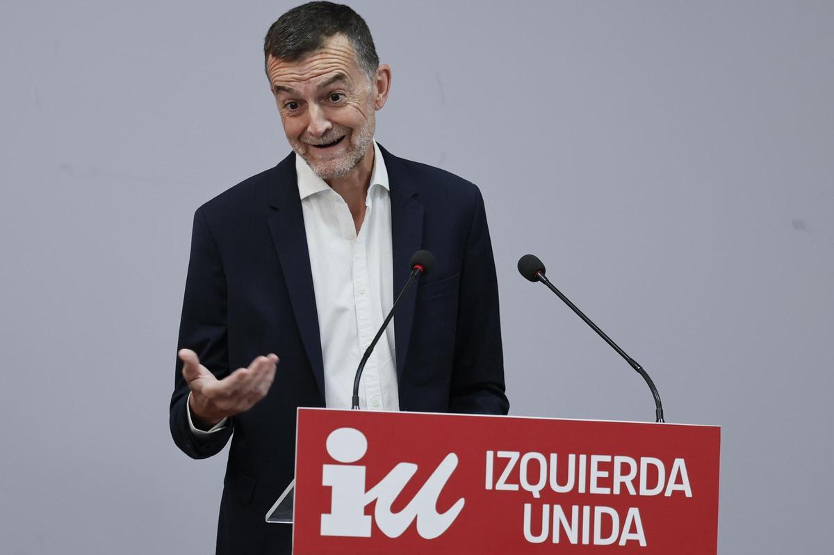 Maíllo dice que el momento exige un "frente amplio" de izquierdas que marque el debate