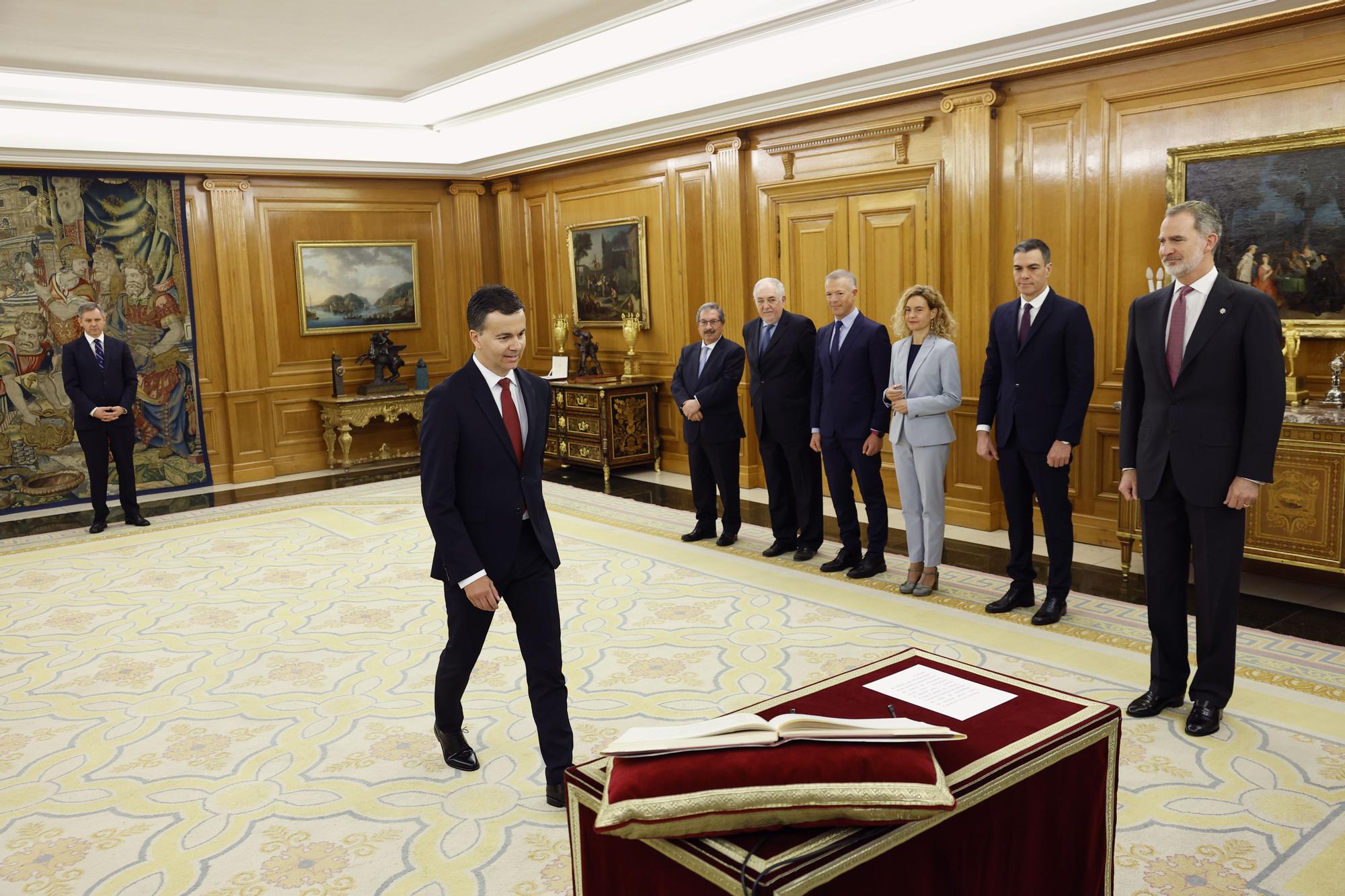 Miñones recibe la cartera del Ministerio de Sanidad