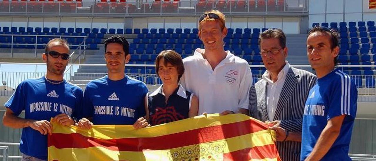 Los hermanos García, Roberto y Carlos, Eliseo Martín, Maite Gargallo, Javier Gazol y García Villamayor, antes de los Juegos de Atenas.