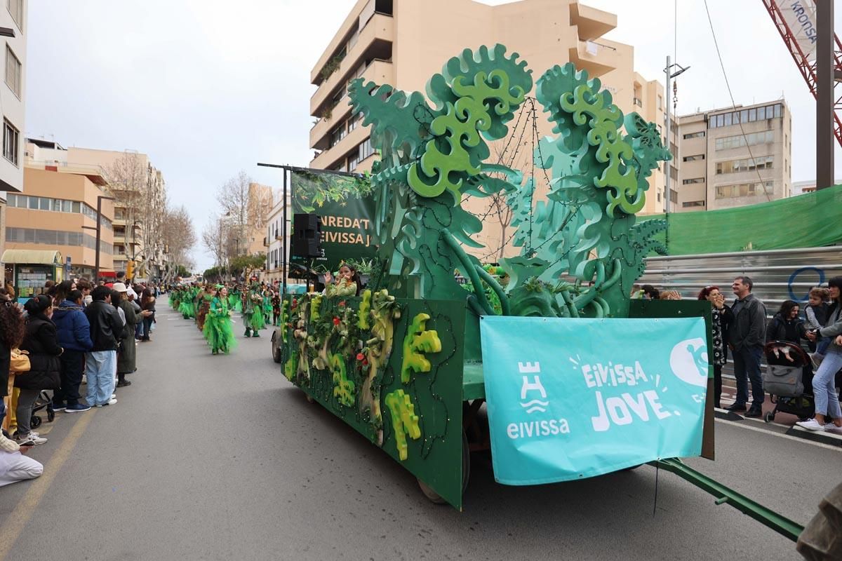 Búscate en las imágenes de la rúa de Carnaval de Ibiza