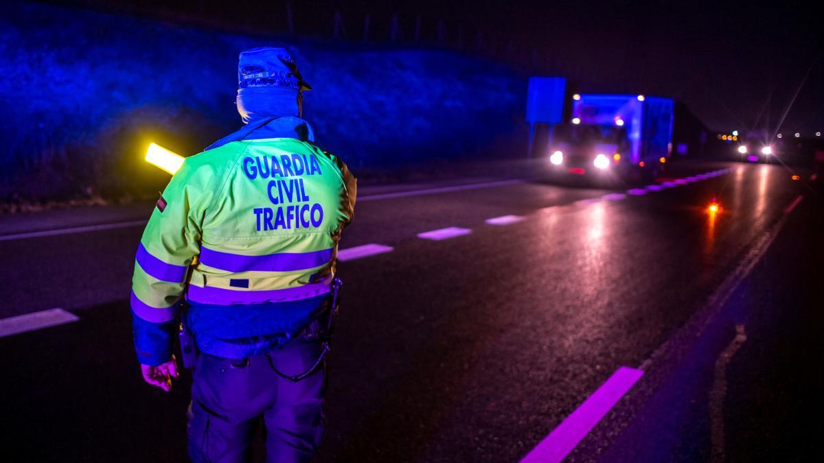 CONTROL DE LA GUARDIA CIVIL EN LA A-42