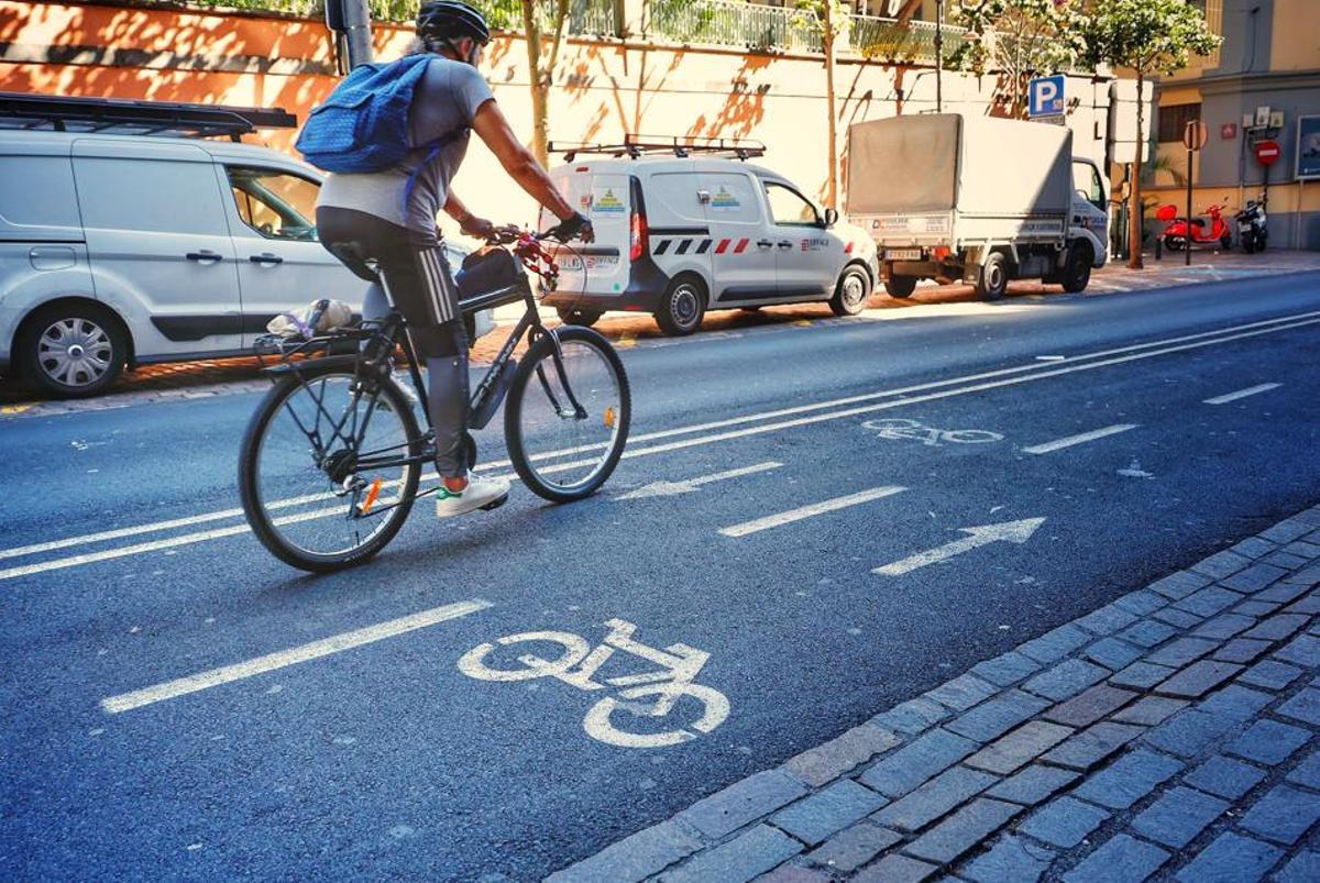 Carril bici en la zona centro del municipio de Santa Cruz de Tenerife.