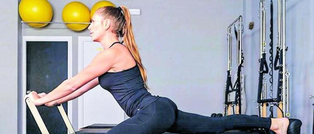 Valeria Anglada mantiene abierto su centro de pilates donde imparte clases individuales.