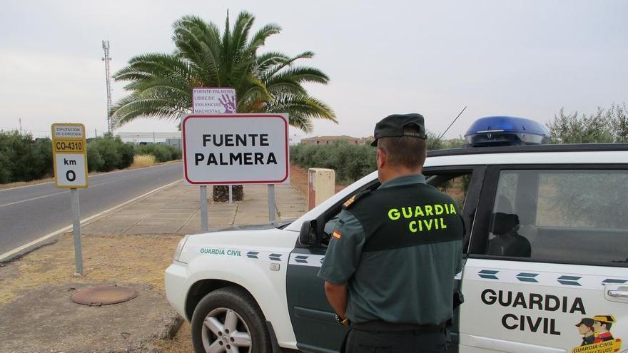 Detenido por robar jamones y joyas en dos comercios de Fuente Palmera tras entregar transferencias bancarias falsas