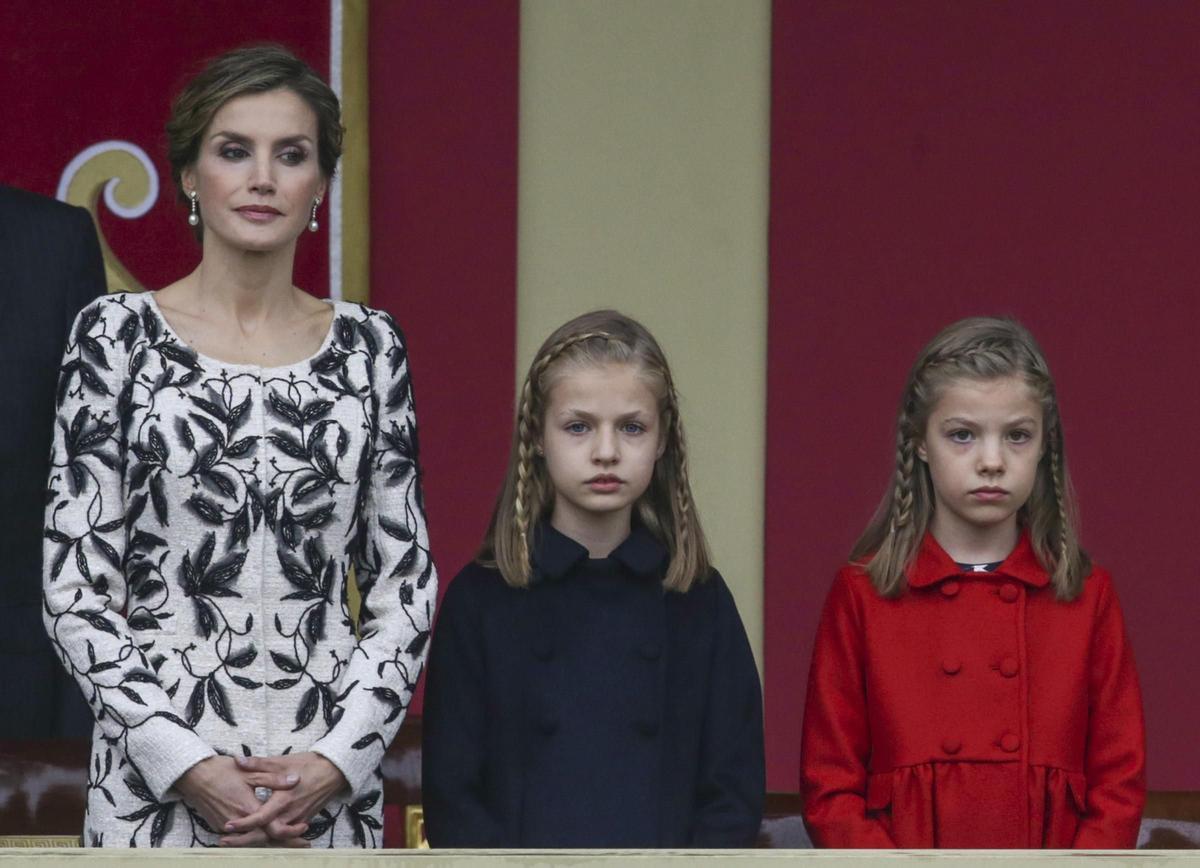 Día de la Hispanidad 2016: La princesa Leonor y la infanta Sofía en el desfile de la Hispanidad