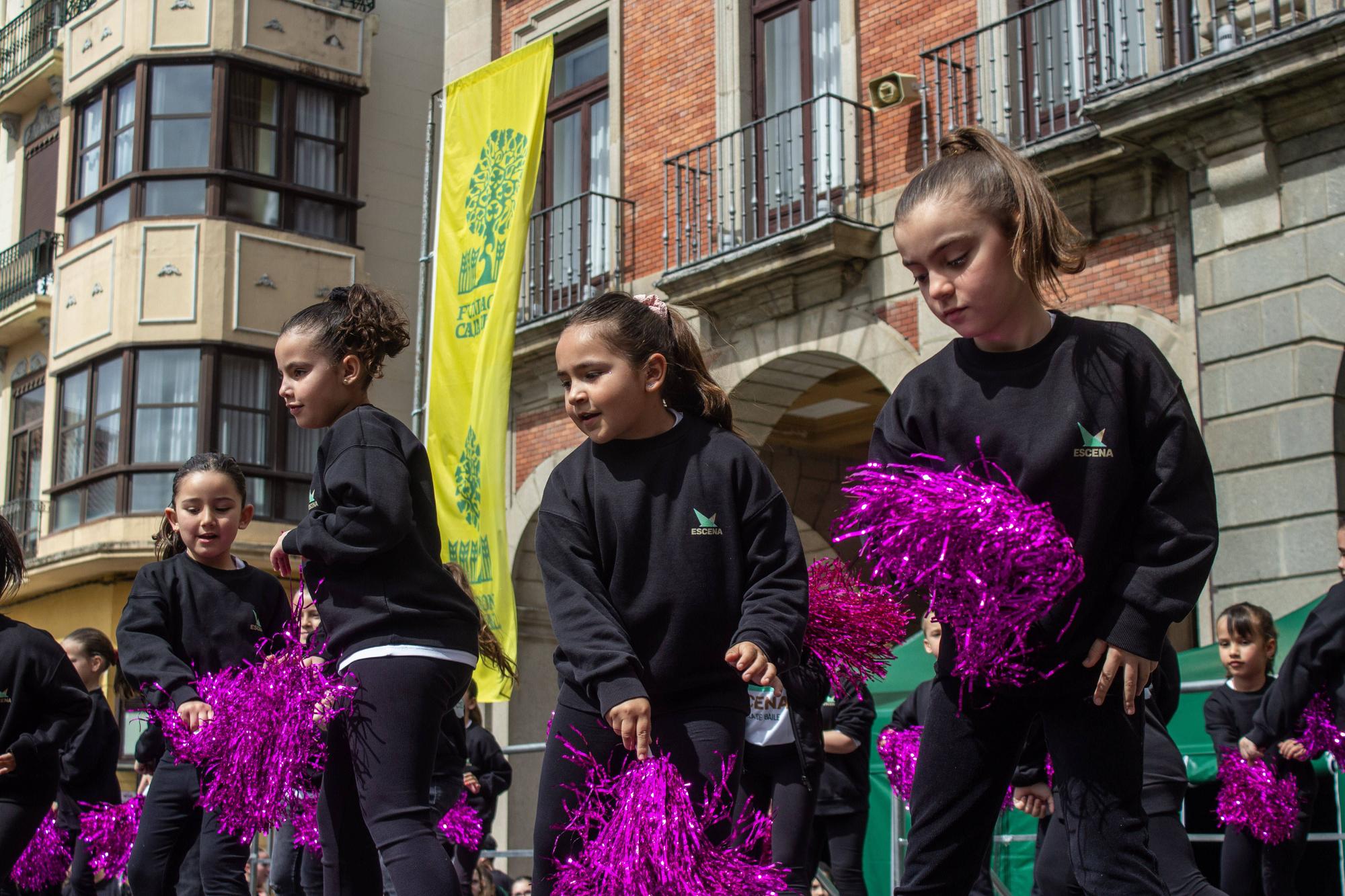 GALERÍA | Marcha solidaria por el autismo en Zamora: cuentos, magia y baile