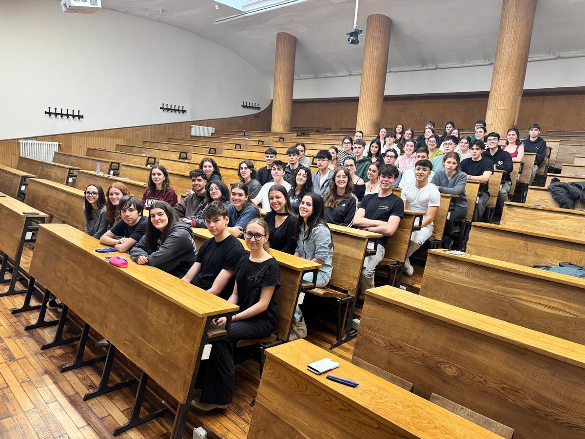 Alumnado del distrito de Santiago que participó en la XLIII Olimpiada Gallega de Química.