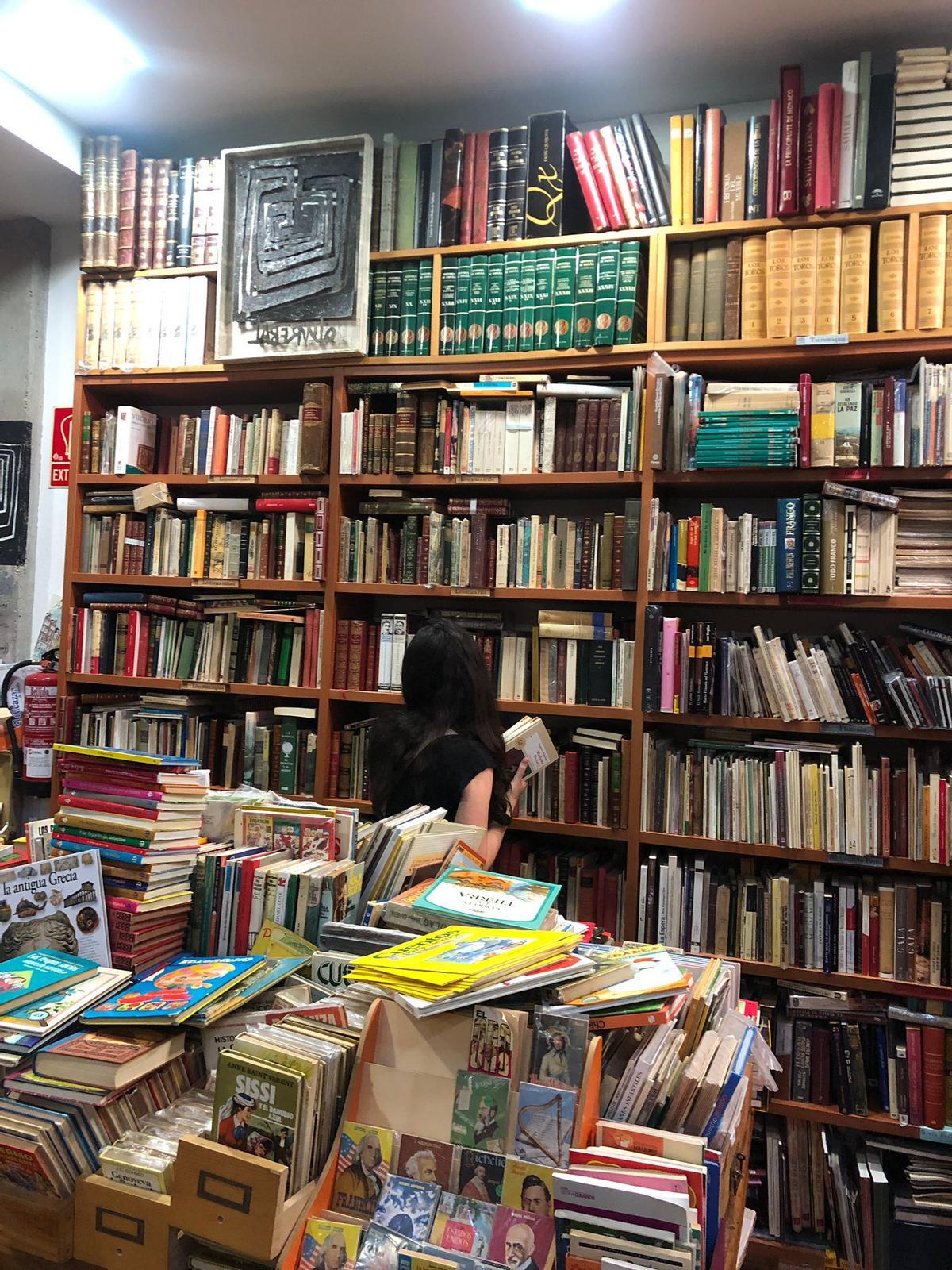 La escritora granadina afincada en Málaga ha escrito la bilogía titulada 'Dime a qué huele el mar'