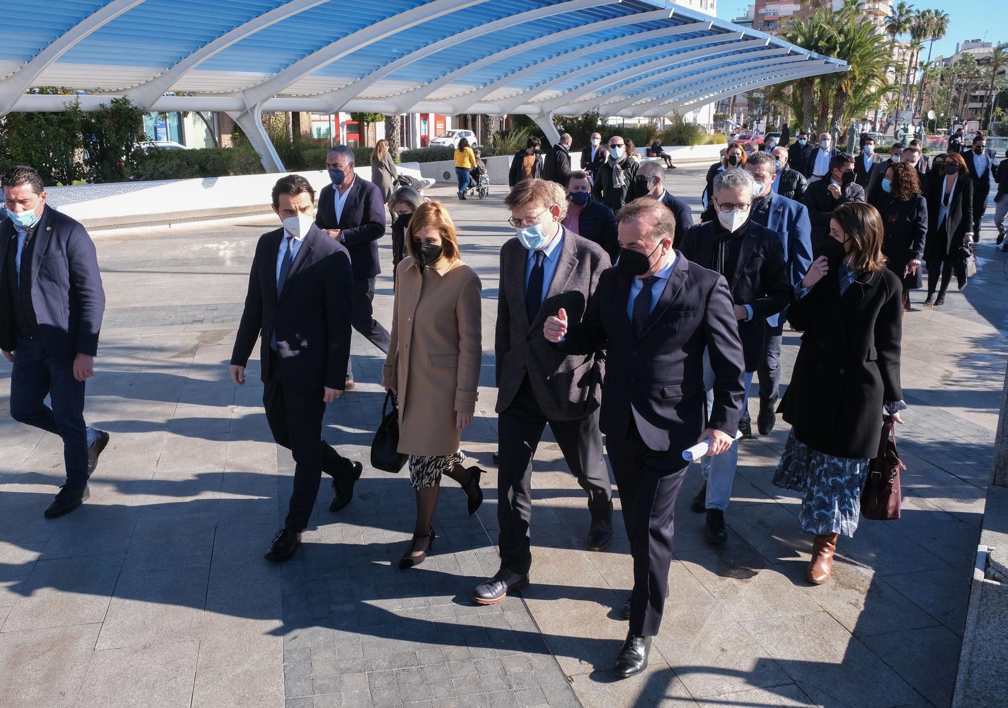 Presentación del proyecto de una nueva superficie comercial y de ocio en la zona portuaria de Torrevieja con la presencia de el presidente Ximo Puig, el conseller Arcadi España, el alcalde Eduardo Dolón y el empresario Enrique Riquelme