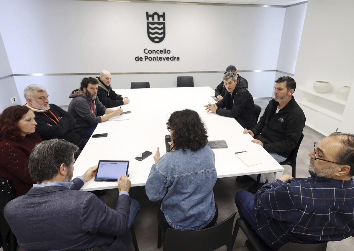 La reunión entre la concelleira Anabel Gulías y las directivas de los clubes. | FDV