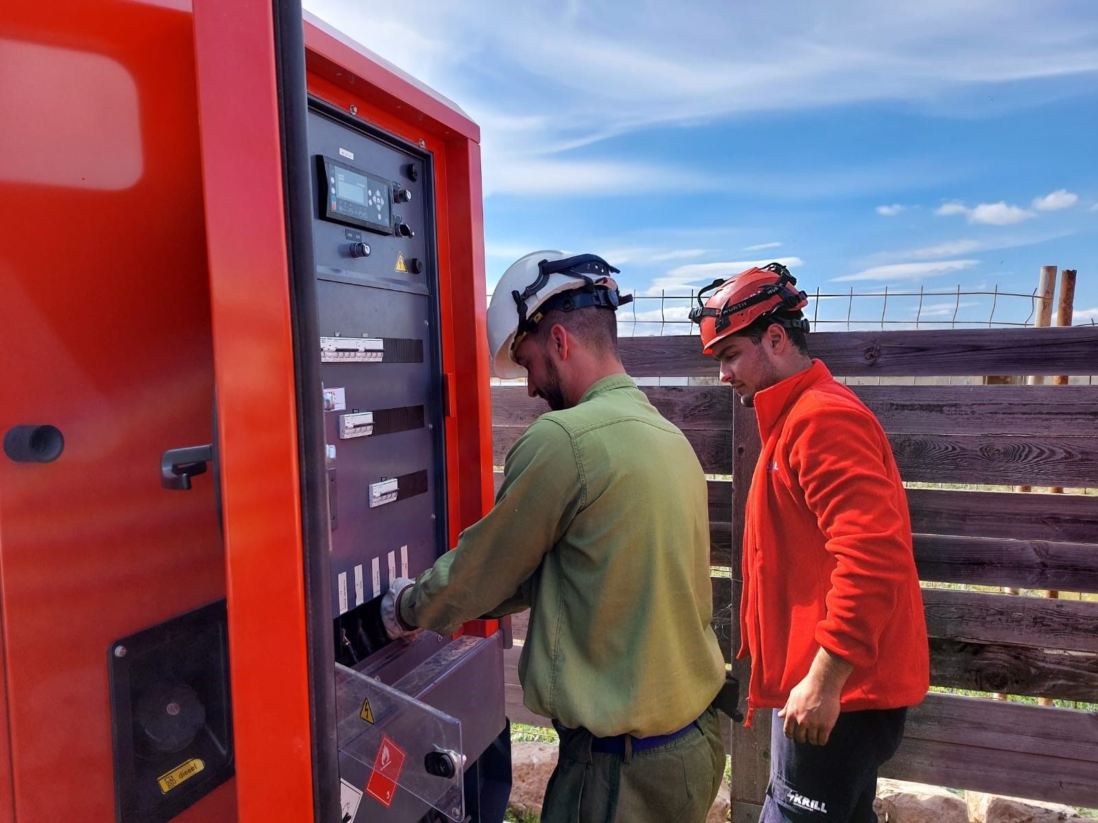 Llegada de grupos electrógenos a Tabarca tras dos días sin luz