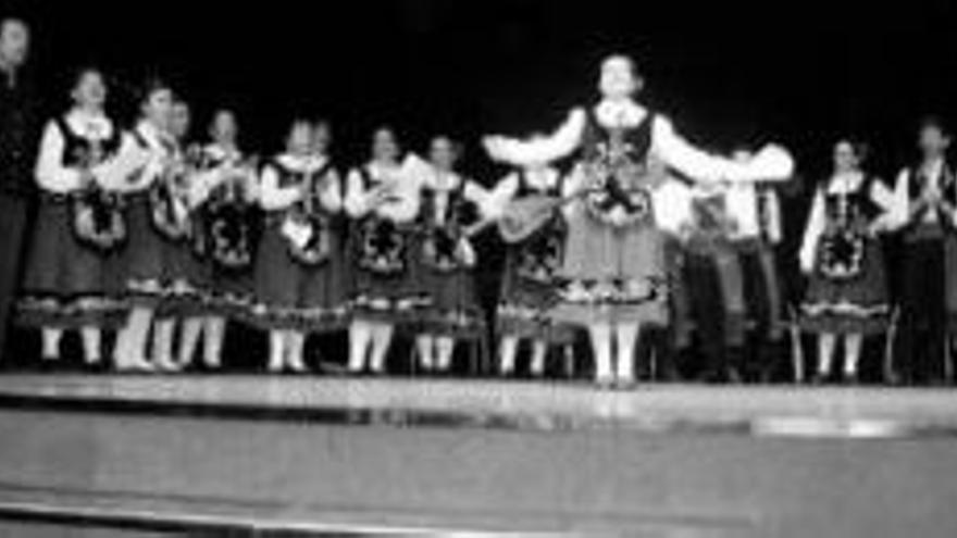 El grupo de danza de la coronada actuo en navarra