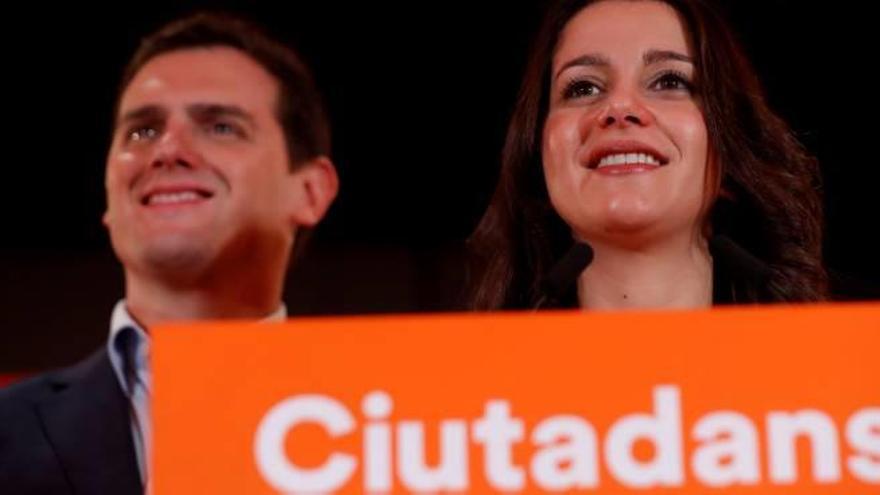 La líder de Ciutadans a Catalunya Inés Arrimadas i el president del partit, Albert Rivera, en la compareixença posterior al 21-D.