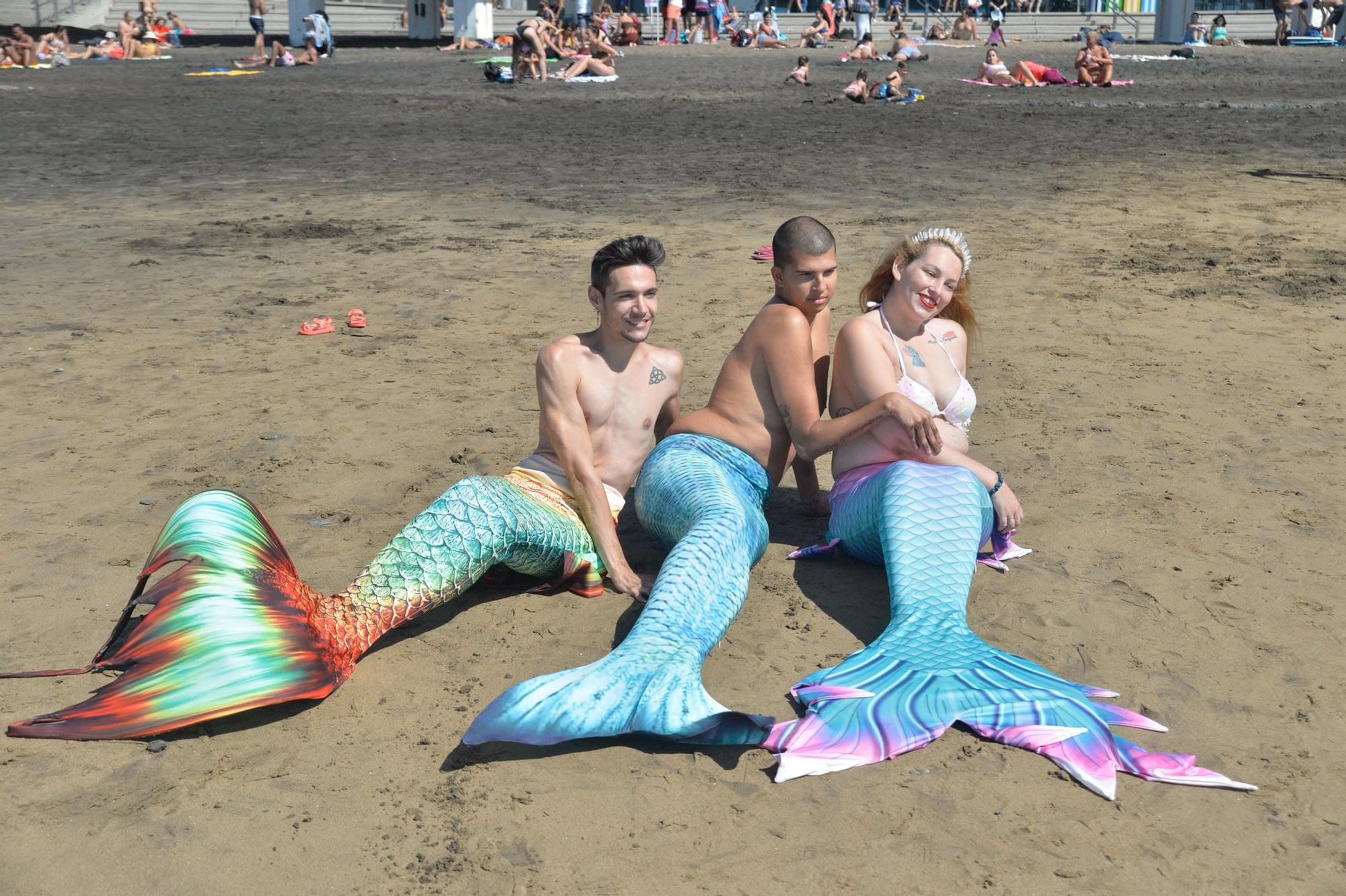 Actividades en la playa de Las Canteras de la primera escuela de sirenas y tritones de Gran Canaria (8/05/2021)