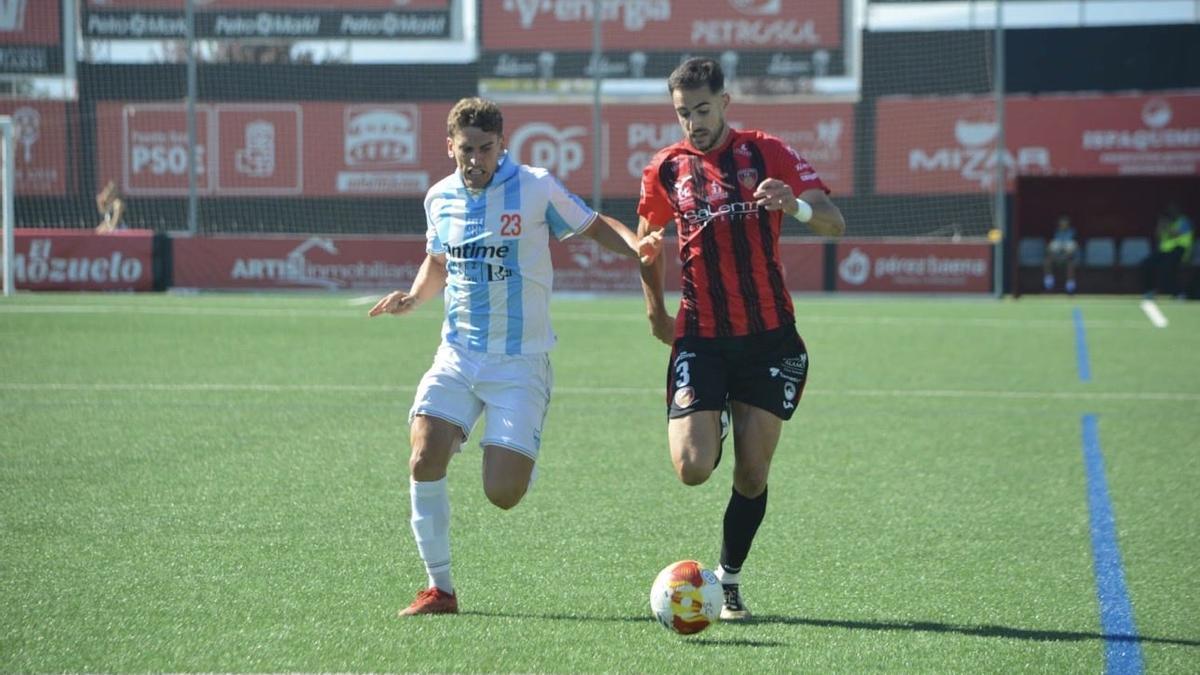 Lance del encuentro entre el Salerm y La Unión en el Manuel Polinario.