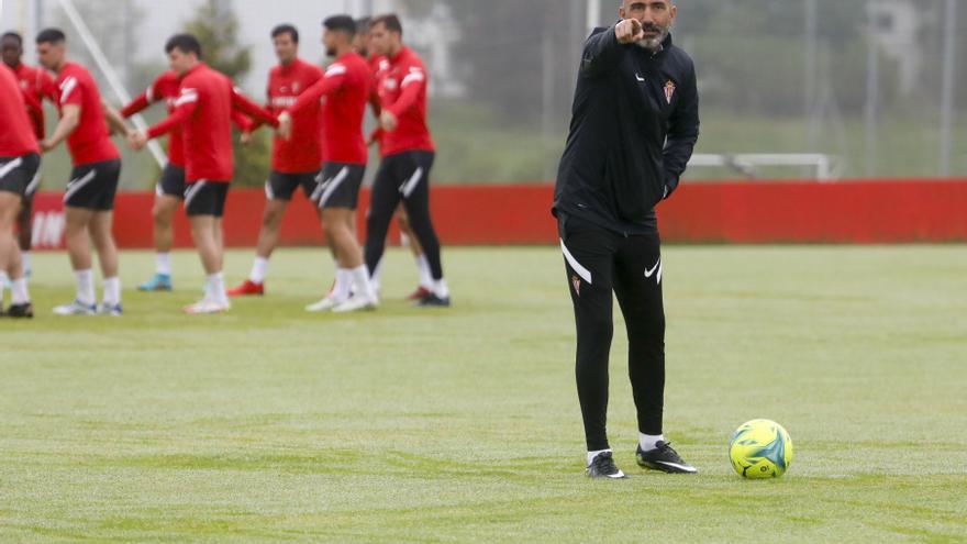 Abelardo, entrenador del Sporting: &quot;No me considero un líder; soy entrenador, pero pagaba por jugar el domingo&quot;