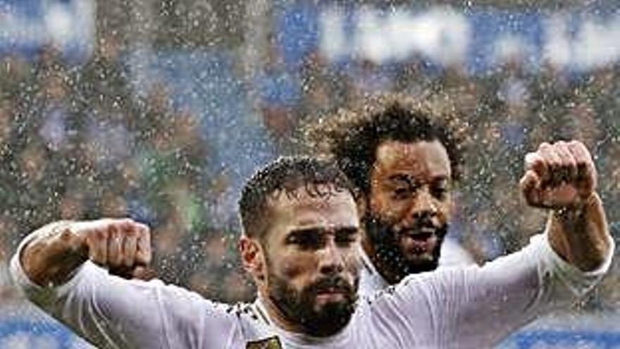 Carvajal celebra el gol de la victoria del Madrid en Mendizorroza.